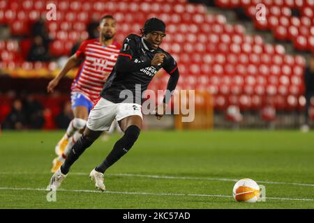 Noni Madueke, du PSV Eindhoven lors du match de l'UEFA Europa League Group E entre Grenade CF et le PSV Eindhoven à l'Estadio Nuevo Los Carmenes sur 3 décembre 2020 à Grenade, Espagne. Les stades de football de toute l'Europe restent fermés aux fans en raison de la pandémie du coronavirus. (Photo par Álex Cámara/NurPhoto) Banque D'Images