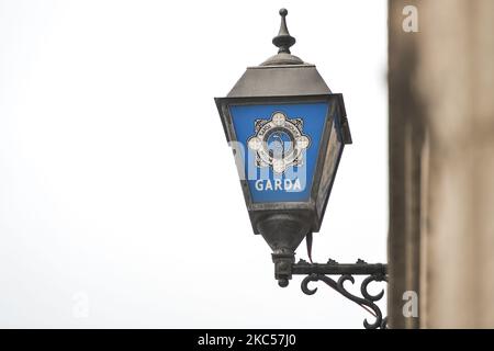 Logo Garda Siochana sur la station Pearse Street Garda dans le centre de Dublin. Jeudi, 3 décembre 2020, à Dublin, Irlande. (Photo par Artur Widak/NurPhoto) Banque D'Images