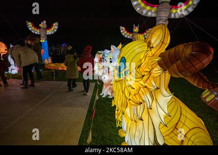 Les gens visitent le festival LuminoCity à l'île de Randal sur 03 décembre 2020 à New York. De nombreux événements de vacances ont été annulés ou ajustés avec des mesures de sécurité supplémentaires en raison de la pandémie du coronavirus (COVID-19) (photo de John Nacion/NurPhoto) Banque D'Images