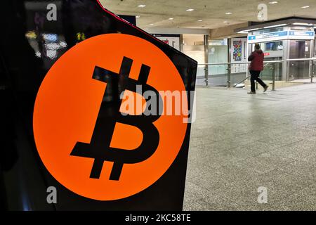 Bitcoin ATM près de la gare principale de Cracovie, en Pologne, sur 5 décembre 2020. (Photo de Beata Zawrzel/NurPhoto) Banque D'Images