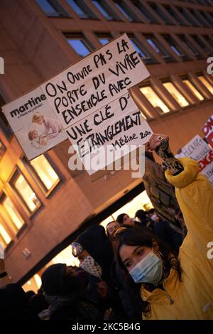 Plus de 5000 000 manifestants ont une fois de plus protesté contre le projet de loi appelé « Loi sur la sécurité mondiale » promu par le président français Macron et sa majorité. Le projet de loi sur la "loi mondiale sur la sécurité" interdonnera également à quiconque de photographier ou de filmer des membres de la police s'il n'est pas bafoué : les transgresseurs pourraient être condamnés jusqu'à un an de prison et une amende de €45,000 ans. Le projet de loi prévoit également de généraliser la reconnaissance faciale dans les espaces publics comme en Chine.le défenseur français des droits, la Commission nationale française des droits de l'homme (organes administratifs) et l'organe des droits de l'homme des Nations Unies condamnent le projet de loi, car il constitue une violation d'internatio Banque D'Images