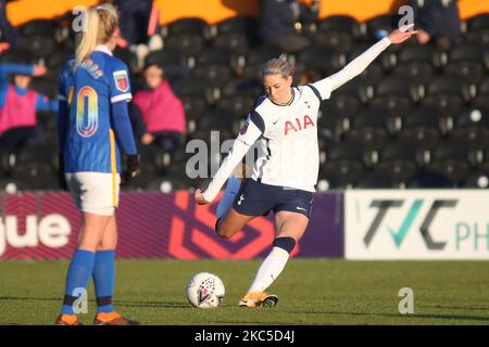 Alanna Kennedy (Tottenham Hotspur) contrôle le ballon pendant le montage Super League 2020-21 de FA Women entre Tottenham Hotspur et Brighton FC à la Hive. (Photo de Federico Guerra Moran/NurPhoto) Banque D'Images