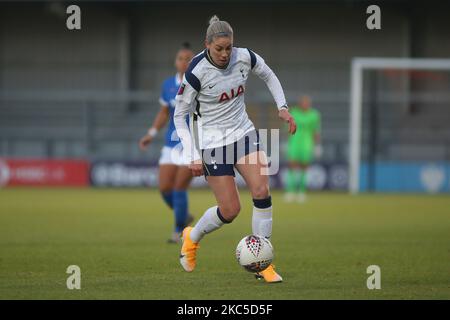 Alanna Kennedy (Tottenham Hotspur) contrôle le ballon pendant le montage Super League 2020-21 de FA Women entre Tottenham Hotspur et Brighton FC à la Hive. (Photo de Federico Guerra Moran/NurPhoto) Banque D'Images