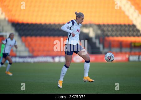 Alanna Kennedy (Tottenham Hotspur) contrôle le ballon pendant le montage Super League 2020-21 de FA Women entre Tottenham Hotspur et Brighton FC à la Hive. (Photo de Federico Guerra Moran/NurPhoto) Banque D'Images