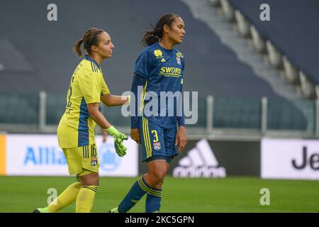 Sarah Bouhadi de l'Olympique Lyonnais et Wendie Renard de l'Olympique Lyonnais lors du match de la Ligue des champions des femmes de l'UEFA entre Juventus et Lyon au stade Allianz de 09 décembre 2020 à Turin, Italie (photo d'Alberto Gandolfo/NurPhoto) Banque D'Images