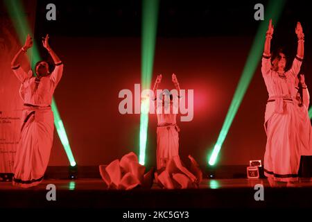 La communauté transgenre a organisé un programme culturel de danse au Musée national de Dhaka, au Bangladesh, sur 09 décembre 2020. (Photo de Kazi Salahuddin Razu/NurPhoto) Banque D'Images