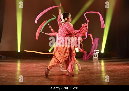 La communauté transgenre a organisé un programme culturel de danse au Musée national de Dhaka, au Bangladesh, sur 09 décembre 2020. (Photo de Kazi Salahuddin Razu/NurPhoto) Banque D'Images