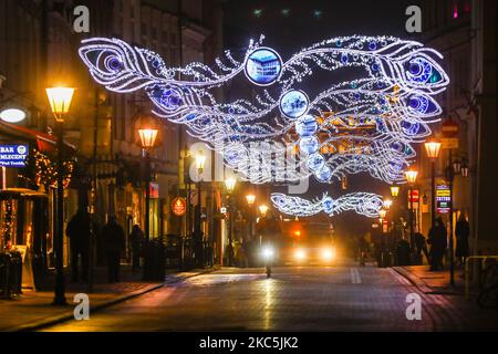 Décorations de Noël au-dessus de la rue Grodzka à Cracovie, en Pologne, sur 09 décembre 2020. (Photo de Beata Zawrzel/NurPhoto) Banque D'Images