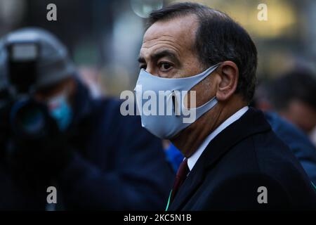 Le maire de Milan Beppe Sala est vu lors de la commémoration du bombardement de la Piazza Fontana à Milan, Milan, Italie, sur 12 décembre 2020. L'attentat à la Piazza Fontana a été un attentat terroriste qui s'est produit le 12 décembre 1969 lorsqu'une bombe a explosé au siège de Banca Nazionale dell'Agricoltura (la Banque nationale agricole) sur la Piazza Fontana (près du Duomo) à Milan, en Italie, tuant 17 personnes et en blessant 88. Le même après-midi, trois autres bombes ont explosé à Rome et à Milan, et une autre a été trouvée non explosée. (Photo par Mairo Cinquetti/NurPhoto) Banque D'Images