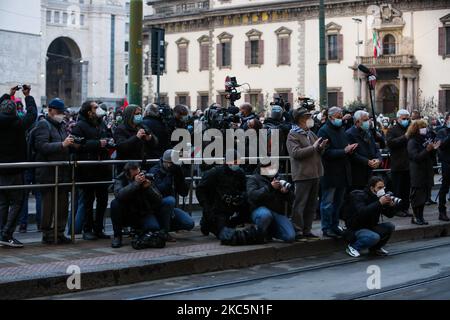 Commémoration de l'attentat à la Piazza Fontana à Milan, Milan, Italie, sur 12 décembre 2020. L'attentat à la Piazza Fontana a été un attentat terroriste qui s'est produit le 12 décembre 1969 lorsqu'une bombe a explosé au siège de Banca Nazionale dell'Agricoltura (la Banque nationale agricole) sur la Piazza Fontana (près du Duomo) à Milan, en Italie, tuant 17 personnes et en blessant 88. Le même après-midi, trois autres bombes ont explosé à Rome et à Milan, et une autre a été trouvée non explosée. (Photo par Mairo Cinquetti/NurPhoto) Banque D'Images