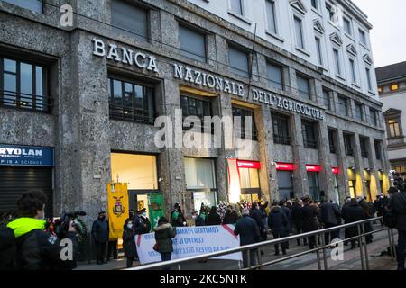 Commémoration de l'attentat à la Piazza Fontana à Milan, Milan, Italie, sur 12 décembre 2020. L'attentat à la Piazza Fontana a été un attentat terroriste qui s'est produit le 12 décembre 1969 lorsqu'une bombe a explosé au siège de Banca Nazionale dell'Agricoltura (la Banque nationale agricole) sur la Piazza Fontana (près du Duomo) à Milan, en Italie, tuant 17 personnes et en blessant 88. Le même après-midi, trois autres bombes ont explosé à Rome et à Milan, et une autre a été trouvée non explosée. (Photo par Mairo Cinquetti/NurPhoto) Banque D'Images