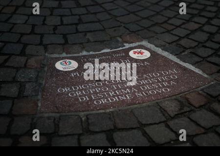 Commémoration de l'attentat à la Piazza Fontana à Milan, Milan, Italie, sur 12 décembre 2020. L'attentat à la Piazza Fontana a été un attentat terroriste qui s'est produit le 12 décembre 1969 lorsqu'une bombe a explosé au siège de Banca Nazionale dell'Agricoltura (la Banque nationale agricole) sur la Piazza Fontana (près du Duomo) à Milan, en Italie, tuant 17 personnes et en blessant 88. Le même après-midi, trois autres bombes ont explosé à Rome et à Milan, et une autre a été trouvée non explosée. (Photo par Mairo Cinquetti/NurPhoto) Banque D'Images