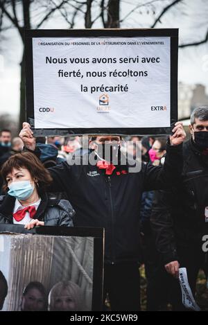 Le personnel supplémentaire des restaurants membres de l'OPRE était également présent le 14 décembre 2020, lorsque plusieurs milliers de directeurs de bars, Des restaurants et des discothèques ont manifesté à Paris sur l'esplanade des Invalides pour protester contre la fermeture de leurs établissements au moins jusqu'au 20 janvier en raison de la situation sanitaire liée au coronavirus COVID-19. Les propriétaires d'événements et d'entreprises de loisirs se sont joints à la manifestation, dont la devise était 'Laissez-nous travailler'. (Photo de Samuel Boivin/NurPhoto) Banque D'Images