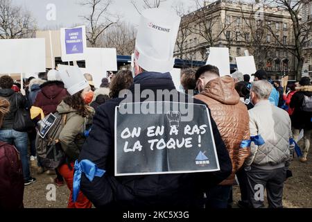 Les employés du restaurant et de l'événement protestent contre les restrictions lors des fermetures de la pandémie du coronavirus à 14 décembre 2020, à Paris, en France. Travailleur qualifié de « non essentiel » par le gouvernement démontré à Paris pour exiger l'ouverture de ses activités. (Photo par Adnan Farzat/NurPhoto) Banque D'Images