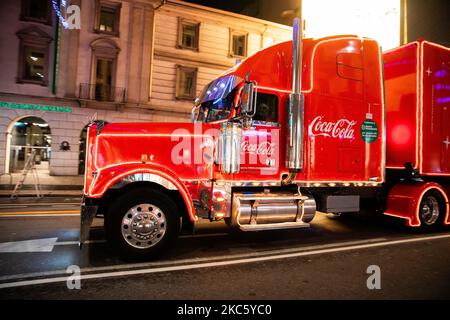 Une vue générale du camion de Noël par Coca Cola pour Natale Degli Alberi dans Corso Buenos Aires sur 07 décembre 2020 à Milan, Italie. (Photo par Alessandro Bremec/NurPhoto) Banque D'Images