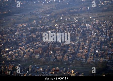 Une vue aérienne de Bhaktapur est une ancienne ville classée au patrimoine mondial de l'UNESCO, vue de Sipadol Height, Bhaktapur, Népal mercredi, 16 décembre 2020. (Photo de Narayan Maharajan/NurPhoto) Banque D'Images