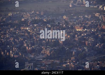 Une vue aérienne de Bhaktapur est une ancienne ville classée au patrimoine mondial de l'UNESCO, vue de Sipadol Height, Bhaktapur, Népal mercredi, 16 décembre 2020. (Photo de Narayan Maharajan/NurPhoto) Banque D'Images