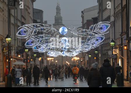 Décorations de Noël dans la rue Grodzka, dans la vieille ville de Cracovie. Samedi, 12 décembre 2020, à Cracovie, en Pologne. (Photo par Artur Widak/NurPhoto) Banque D'Images