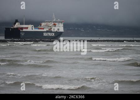 Un ferry « Seatruck » quittant le port de Dublin le comité des transports d'Oireachtas a été informé que les nouveaux contrôles douaniers et les contrôles des importations dans les ports irlandais en raison du Brexit auront des implications énormes et des conséquences massives sur le secteur du transport routier jeudi, 17 décembre 2020, à Dublin, en Irlande. (Photo par Artur Widak/NurPhoto) Banque D'Images