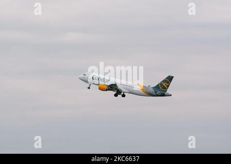 L'avion de Condor est vu en plein air, à l'aéroport de Düsseldorf, à Düsseldorf, en Allemagne, sur 19 décembre, 2020 dans le contexte de la pandémie Covid-19. (Photo de Ying Tang/NurPhoto) Banque D'Images