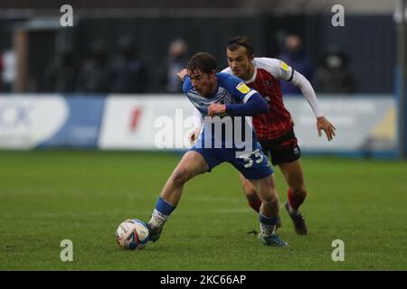 Luke James de Barrow en action pendant le match de la Sky Bet League 2 entre Barrow et Cheltenham Town à la rue Holker, Barrow-in-Furness le samedi 19th décembre 2020. (Photo de Mark Fletcher/MI News/NurPhoto) Banque D'Images