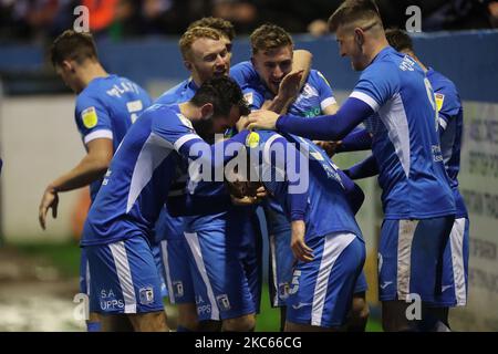 Luke James de Barrow célèbre avec ses coéquipiers après avoir marquant leur deuxième but lors du match Sky Bet League 2 entre Barrow et Cheltenham Town à Holker Street, Barrow-in-Furness, le samedi 19th décembre 2020. (Photo de Mark Fletcher/MI News/NurPhoto) Banque D'Images