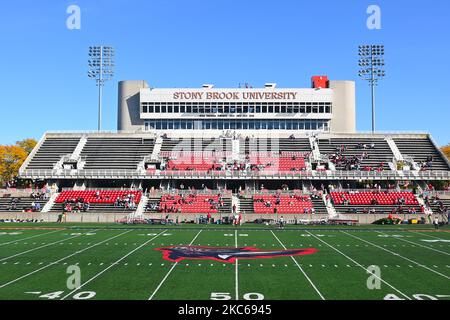 NEW YORK - 22 octobre 2022 : le stade Kenneth P Lavalle sur le campus de l'université Stony Brrok le jour du retour. Banque D'Images