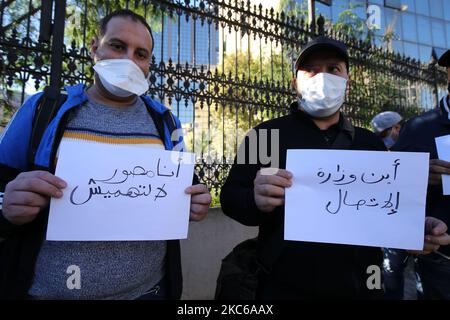 Rassemblement du photographe de presse algérien devant le siège du Ministère de la communication, à Alger, Algérie, sur 22 décembre 2020, Après les difficultés qu'ils rencontrent dans la couverture des matchs dans les stades et les nouvelles lois qui leur sont imposées par la Ligue nationale de football et le manque d'accord avec elle (photo de Billel Bensalem/APP/NurPhoto) Banque D'Images