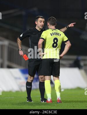 John Rooney du comté de Stockport reçoit une carte rouge de l'arbitre Paul Marsden lors du match de la Vanarama National League entre Hartlepool United et Stockport County à Victoria Park, Hartlepool, le mardi 22nd décembre 2020 (photo de Mark Fletcher/MI News/NurPhoto) Banque D'Images