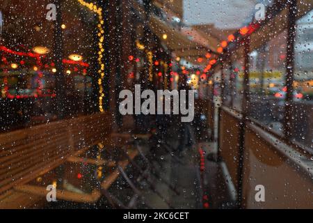 Vue sur une terrasse de restaurant vide dans le centre-ville de Dublin. Mercredi, 23 décembre 2020, à Dublin, Irlande. (Photo par Artur Widak/NurPhoto) Banque D'Images