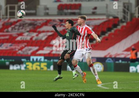 Nathan Collins de Stoke City défend contre DELE Alli de Tottenham Hotspur lors du match final de la coupe Carabao entre Stoke City et Tottenham Hotspur au stade Britannia, Stoke-on-Trent, le mercredi 23rd décembre 2020. (Photo de Simon Newbury/MI News/NurPhoto) Banque D'Images