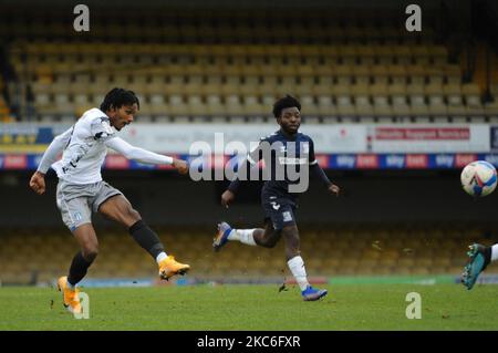 Colchesters Jevani Brown tire au but de Southends lors du match de la Sky Bet League 2 entre Southend United et Colchester United à Roots Hall, Southend, le samedi 26th décembre 2020. (Photo de Ben Pooley/MI News/NurPhoto) Banque D'Images