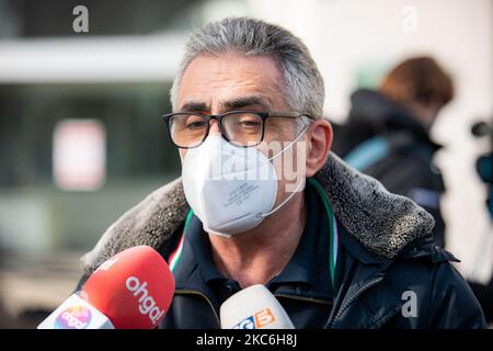 Fabrizio Pregliasco assiste à la conférence de presse de la Journée italienne du vaccin COVID-19 à l'hôpital Niguarda en Lombardie sur 27 décembre 2020 à Milan, Italie. (Photo par Alessandro Bremec/NurPhoto) Banque D'Images