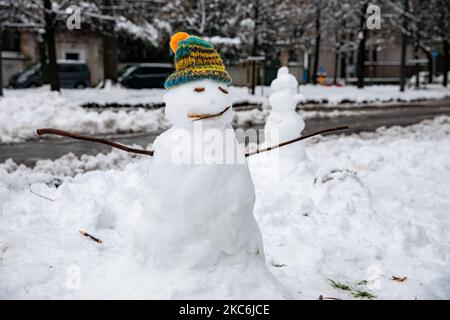 Une vue générale des jardins publics Indro Montanelli couverts de neige lors d'une chute de neige importante sur 28 décembre 2020 à Milan, Italie (photo d'Alessandro Bremec/NurPhoto) Banque D'Images