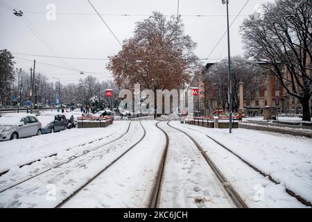 Une vue générale du Corso Venezia recouvert de neige lors d'une grosse chute de neige sur 28 décembre 2020 à Milan, Italie (photo d'Alessandro Bremec/NurPhoto) Banque D'Images