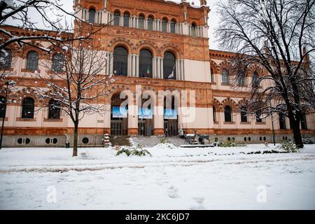 Une vue générale des jardins publics Indro Montanelli couverts de neige lors d'une chute de neige importante sur 28 décembre 2020 à Milan, Italie (photo d'Alessandro Bremec/NurPhoto) Banque D'Images