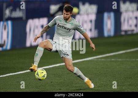 Aitor Ruibal de Betis contrôle le ballon pendant le match de la Liga Santader entre Levante UD et Real Betis au stade Ciutat de Valencia sur 29 décembre 2020 à Valence, Espagne. (Photo de Jose Breton/Pics action/NurPhoto) Banque D'Images