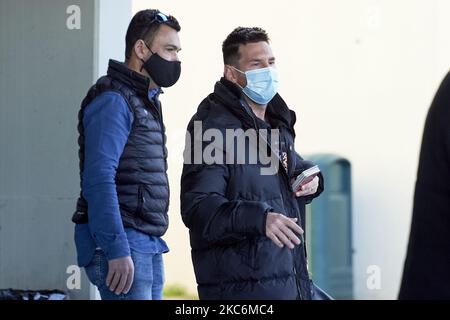 Le joueur du FC Barcelone Leo Messi arrive au terminal privé de l'aéroport de Barcelone après ses vacances, à Barcelone, en Espagne, sur 30 décembre 2020. (Photo par DAX Images/NurPhoto) Banque D'Images