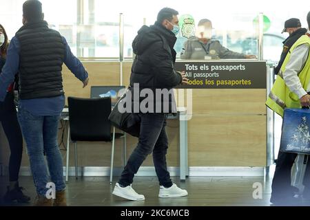 Le joueur du FC Barcelone Leo Messi arrive au terminal privé de l'aéroport de Barcelone après ses vacances, à Barcelone, en Espagne, sur 30 décembre 2020. (Photo par DAX Images/NurPhoto) Banque D'Images