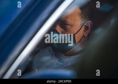 Leo Varadkar, Tanaiste (vice-premier ministre) et ministre de l'entreprise, du commerce et de l'emploi, arrive dans les édifices gouvernementaux pour la réunion d'urgence du Cabinet cet après-midi. Ce soir, Taoiseach (Premier ministre irlandais), Micheal Martin, a annoncé un retour aux restrictions de niveau 5 jusqu'au 31 janvier en République d'Irlande. Le ministère de la Santé a rapporté un nouveau record quotidien de nouveaux cas pour la République d'Irlande, avec 1 718 nouveaux cas et 13 décès (3 861 nouveaux cas et 19 décès confirmés sur l'île d'Irlande). Mercredi, 30 décembre 2020, à Dublin, Irlande. (Photo d'Artur Banque D'Images