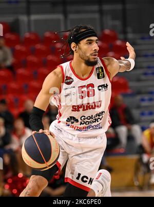 Jhiwan Jackson de Spirou contrôle le ballon lors d'un match de basket-ball entre Spirou Charleroi et Okapi Aalst, le vendredi 04 novembre 2022 à Charleroi, le jour 5 du National Round Belgium dans le championnat belge de la première division de la Ligue BNXT. BELGA PHOTO JOHN THYS crédit: Belga News Agency/Alay Live News Banque D'Images