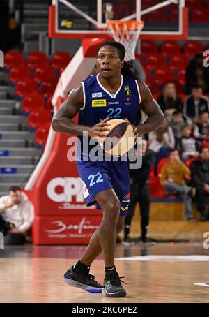 Jordan Walker d'Aalst contrôle le ballon lors d'un match de basket-ball entre Spirou Charleroi et Okapi Aalst, le vendredi 04 novembre 2022 à Charleroi, le 5 jour du National Round Belgium dans le championnat belge de la première division de la Ligue BNXT. BELGA PHOTO JOHN THYS crédit: Belga News Agency/Alay Live News Banque D'Images