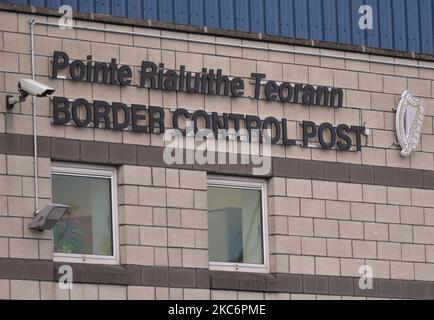 Poste de contrôle des frontières au port de Dublin. La période de transition du Brexit se termine ce soir et de nouveaux accords commerciaux en mer d'Irlande entrent en vigueur. Jeudi, 31 décembre 2020, à Dublin, Irlande. (Photo par Artur Widak/NurPhoto) Banque D'Images