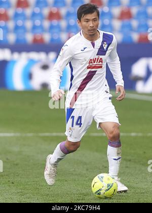 Takashi Inui d'Eibar pendant la Liga Santander mach entre Levante et Eibar à l'Estadio Ciutat de Valencia le 10 janvier 2021 à Valence, Espagne (photo de Maria Jose Segovia/NurPhoto) Banque D'Images