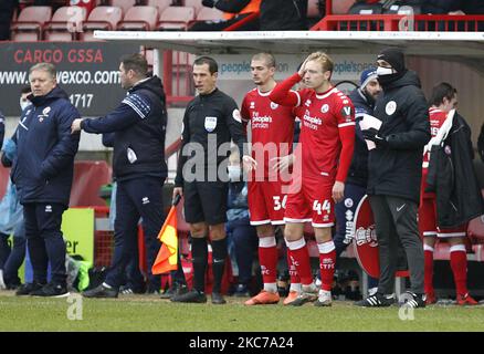 Josh Wright, de Crawley Town, se prépare à faire ses débuts lors de la troisième ronde de la coupe FA entre Crawley Town et Leeds United au People's Pension Stadium , Crawley, Royaume-Uni, le 10th janvier 2021 (photo par action Foto Sport/NurPhoto) Banque D'Images