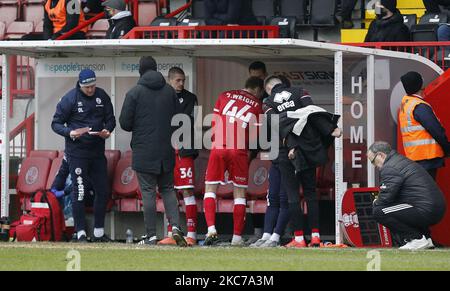 Josh Wright de Crawley Town sur le point de se présenter lors de la troisième ronde de la coupe FA entre Crawley Town et Leeds United au People's Pension Stadium , Crawley, Royaume-Uni, le 10th janvier 2021 (photo par action Foto Sport/NurPhoto) Banque D'Images