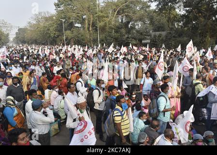 L'Association des enseignants du Bengale participe à un rassemblement de protestation exigeant un emploi, un salaire et un plan de retraite contre le gouvernement de l'État, Kolkata, Inde, 11 janvier 2021. (Photo par Indranil Aditya/NurPhoto) Banque D'Images