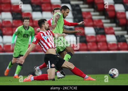 Bailey Wright de Sunderland en action avec Leon Legge de Port Vale lors du match de Trophée EFL entre Sunderland et Port Vale au Stade de Light, Sunderland, le mardi 12th janvier 2021. (Photo de Mark Fletcher/MI News/NurPhoto) Banque D'Images