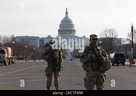 Les membres de la Garde nationale se réunissent au Capitole un jour après que la Chambre des représentants ait destitué le président Trump pour avoir incité à une insurrection contre le gouvernement. Washington, D.C 14 janvier 2021. (Photo par Aurora Samperio/NurPhoto) Banque D'Images