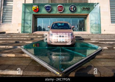 Vue sur l'usine historique de la FIAT à Turin, en Italie, sur 18 janvier 2021. L'usine historique FIAT de Mirafiori présente le nouveau logo le premier jour sur le marché boursier de Stellantis la société multinationale de fabrication automobile résultant de la fusion du constructeur automobile français Groupe PSA et du constructeur automobile italien-américain Fiat Chrysler automobiles. Le groupe comprend 14 marques : Abarth, Alfa Romeo, Chrysler, Citroën, Dodge, DS, Fiat, Jeep, Lancia, Maserati, Opel, Peugeot, RAM et Vauxhall. (Photo de Mauro Ujetto/NurPhoto) Banque D'Images